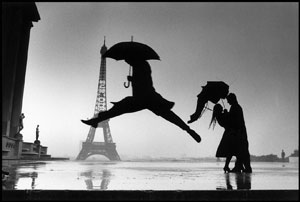 jumping-man--and-eiffel